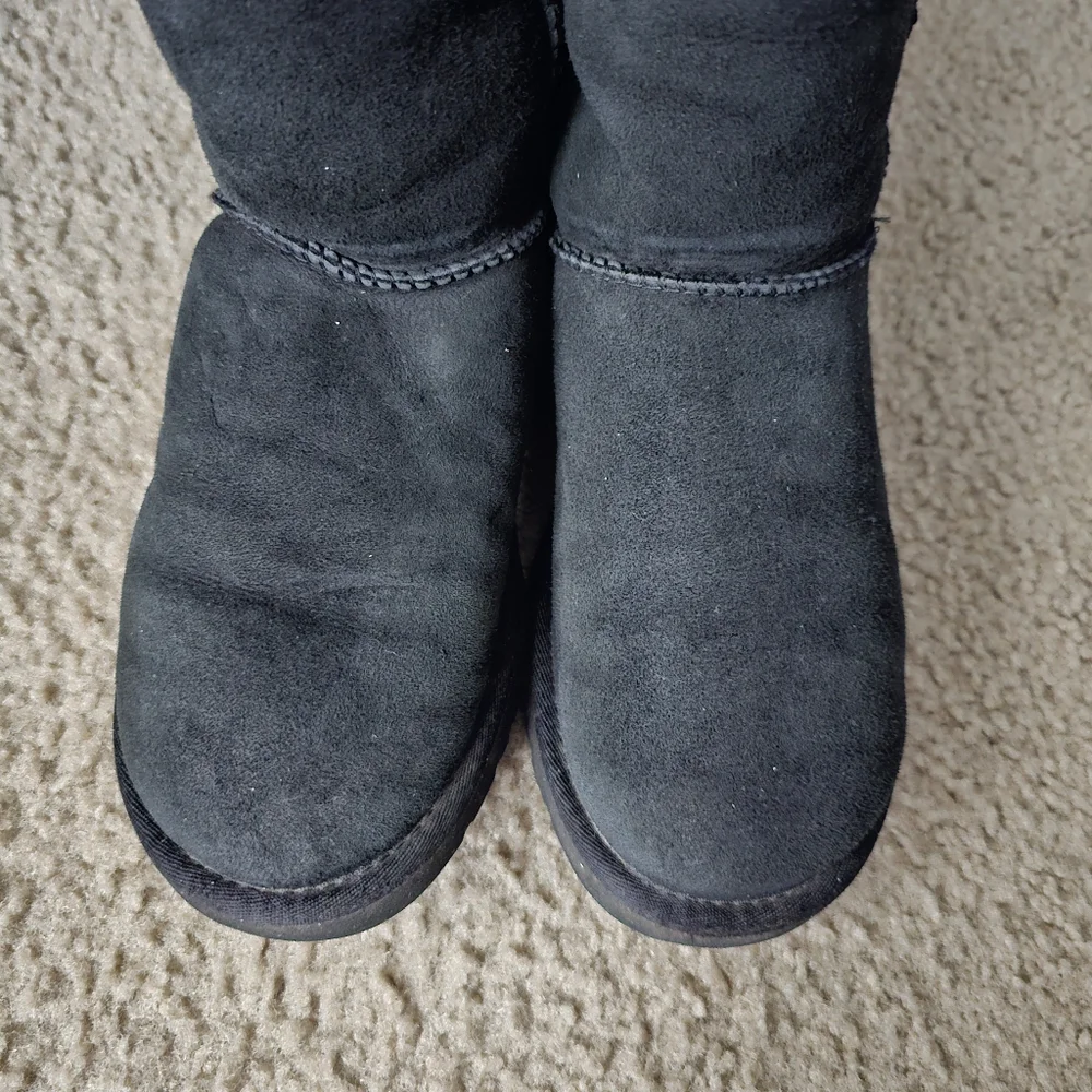 UGG black classic tall boots sheepskin shearling size 8